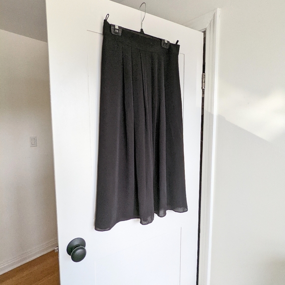 Aritzia T.Babaton Silk Midi Skirt  |  Size M - Picture 2 of 8